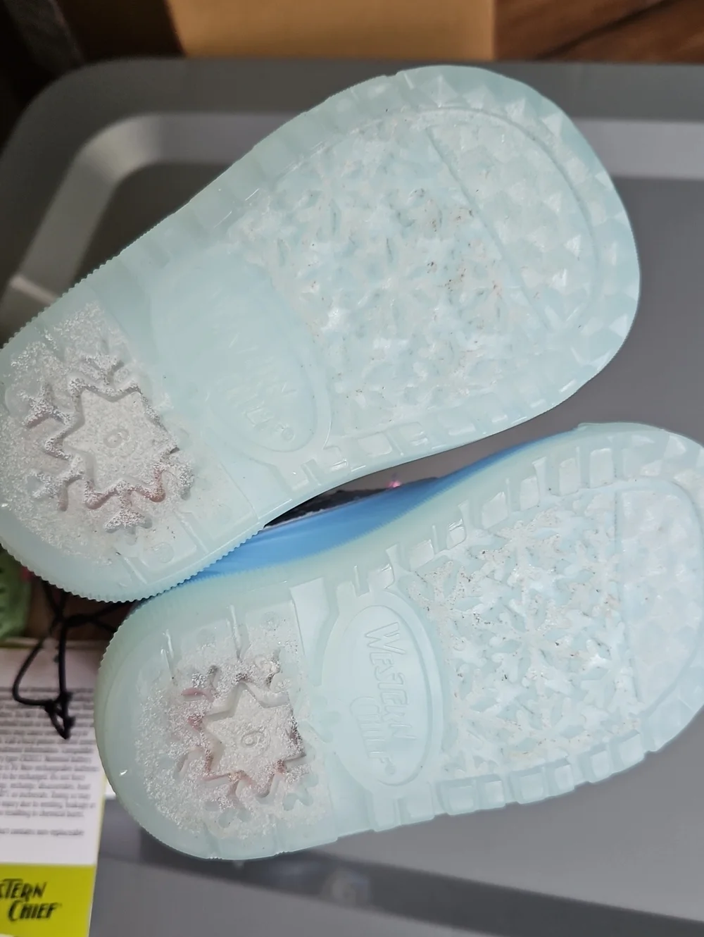 WESTERN CHIEF SNOWFLAKE TODDLER BOOTS: BLUE: NEW/DEFECT: SIZE 6